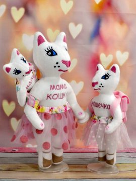 Именная игрушка мама кошка с кошечкой и малышом котенком