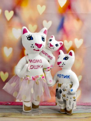 Именная игрушка мама кошка с котиком и малышкой